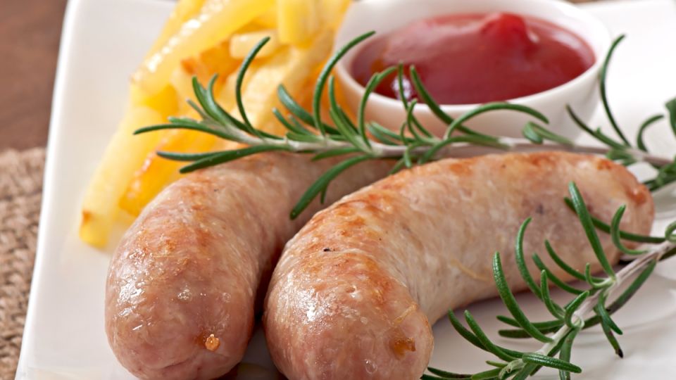 Рецепт домашних колбасок: фарш, сыр и никакой мороки — готовить всего 30 минут Рецепт домашних колбасок: фарш, сыр и никакой мороки — готовить всего 30 минут