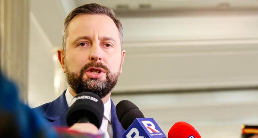 Польша впервые называет Россию врагом: заявление министра обороны