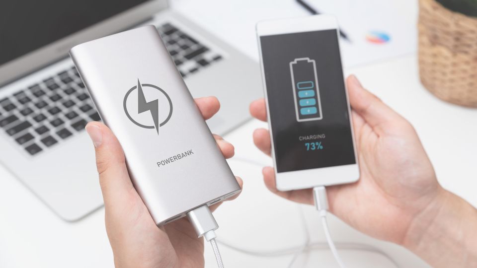 Просто нажмите эту кнопку: смартфон зарядится почти в два раза быстрее