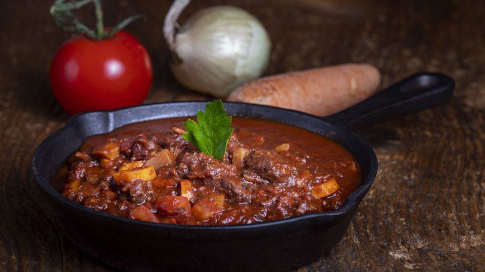 Для гуляша по-мадьярски покупайте не говядину: из этого мяса блюдо получается нежнее