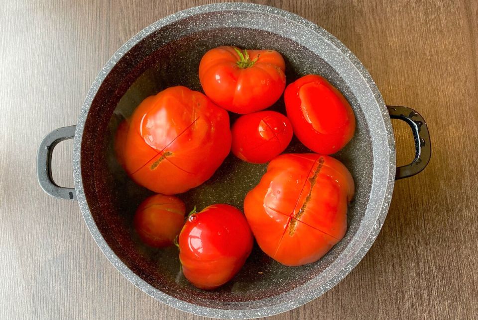 Томаты в собственном соку: секреты идеальной заготовки