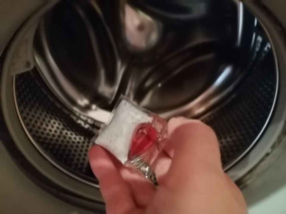 Стиральная машина пахнет сыростью и как таблетка для посудомойки может помочь