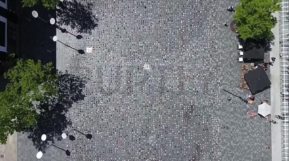 18 000     :            ,    