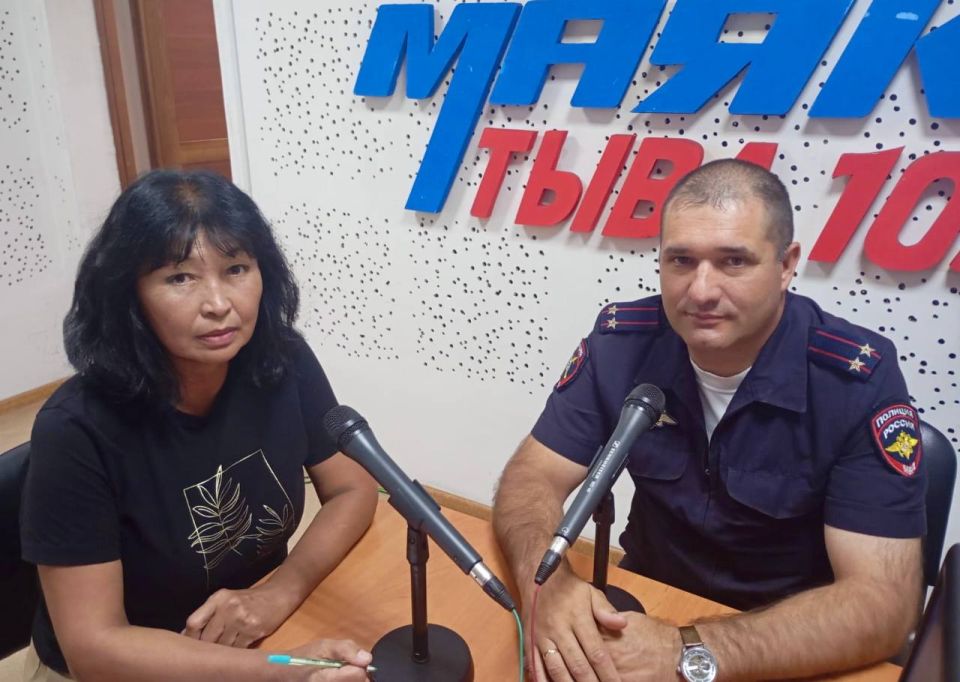   6    105.5 FM    