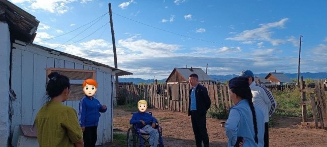    :  -    