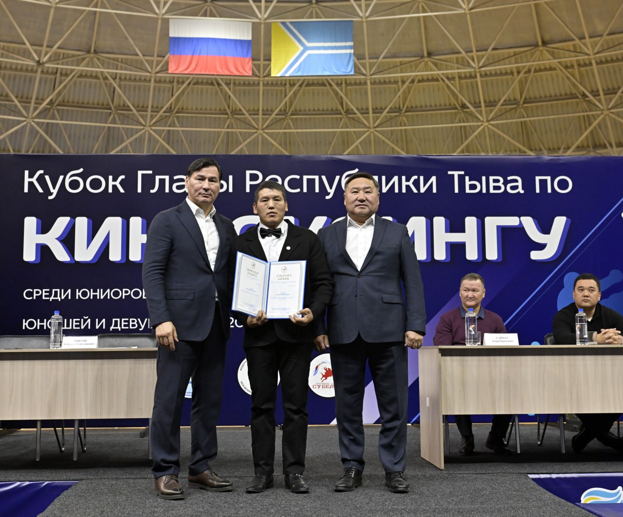 Сегодня в Кызыле стартовали соревнования по кикбоксингу на Кубок Главы Тувы среди юношей и девушек Сегодня в Кызыле стартовали соревнования по кикбоксингу на Кубок Главы Тувы среди юношей и девушек