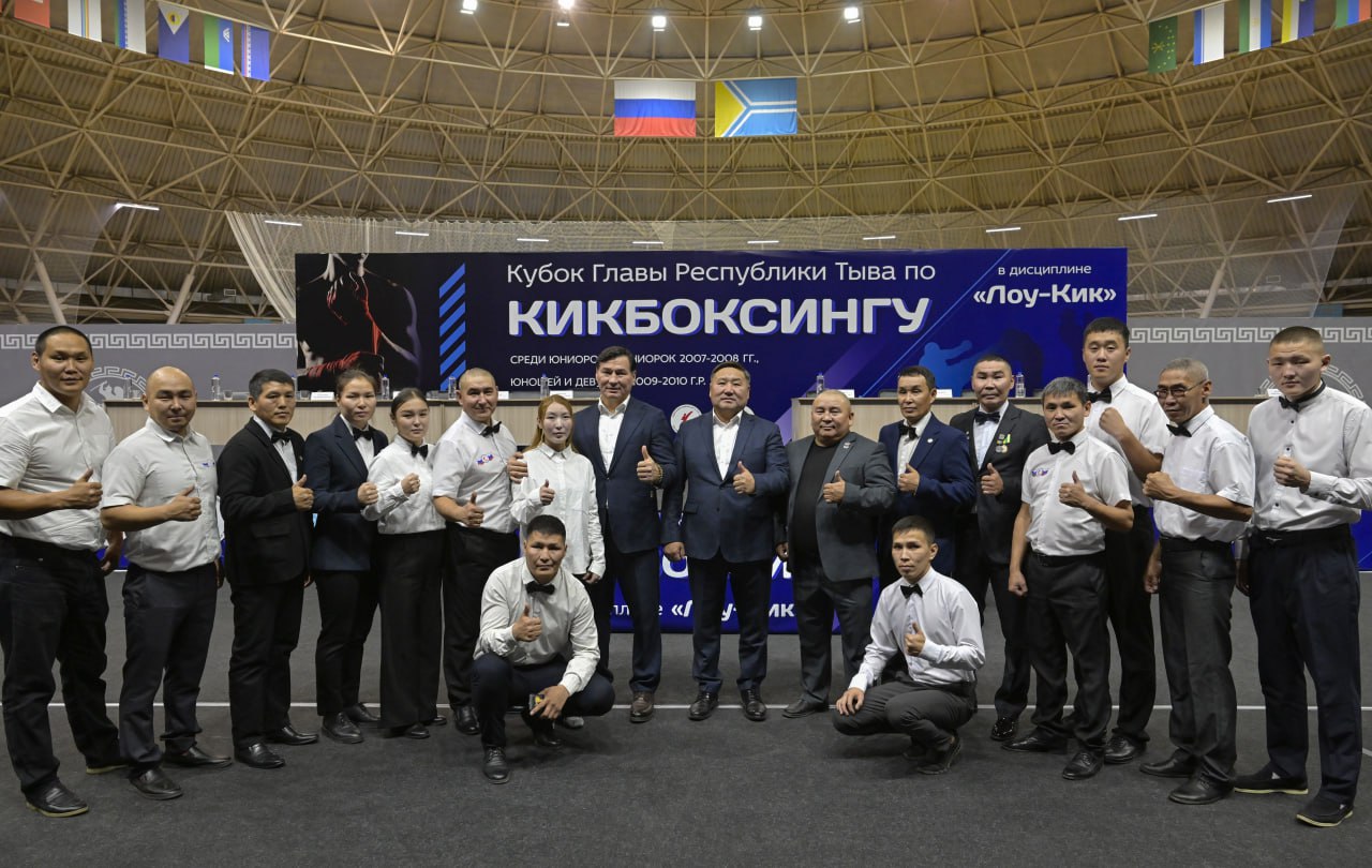 Сегодня в Кызыле стартовали соревнования по кикбоксингу на Кубок Главы Тувы среди юношей и девушек Сегодня в Кызыле стартовали соревнования по кикбоксингу на Кубок Главы Тувы среди юношей и девушек