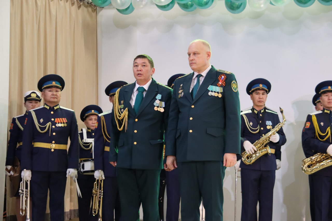 В Туве отметили День таможенника В Туве отметили День таможенника