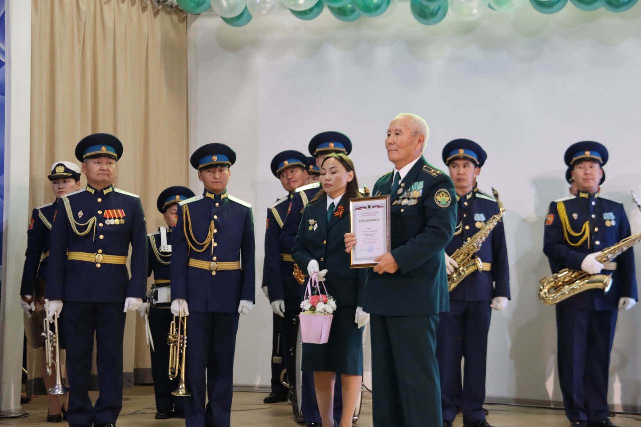 В Туве отметили День таможенника В Туве отметили День таможенника