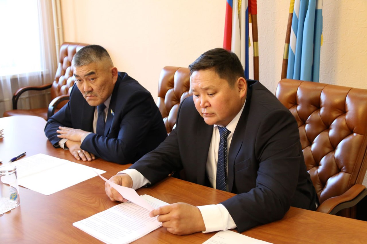 В Туве предлагается ввести новые государственные звания для борцов хуреш В Туве предлагается ввести новые государственные звания для борцов хуреш