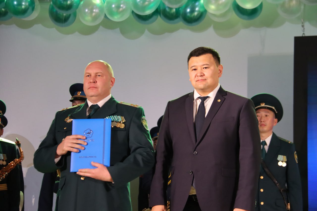 В Туве отметили День таможенника В Туве отметили День таможенника