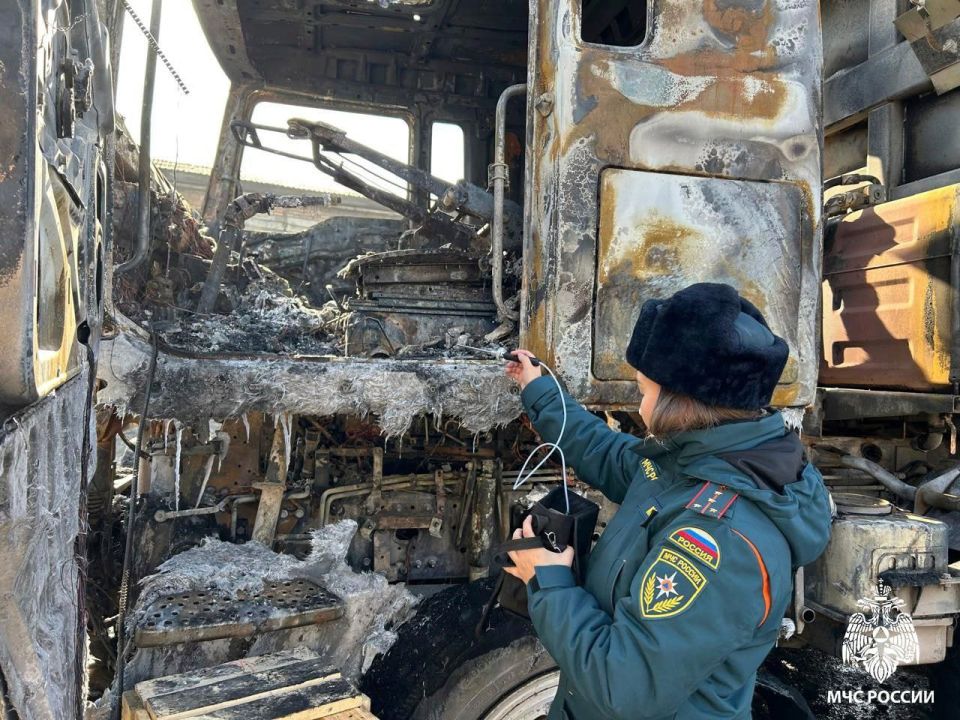 В Туве устанавливается причина пожара на автотранспорте, в котором погиб 49-летний мужчина