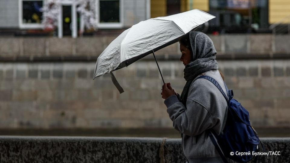 Ветер до 17 м/с и небольшие осадки прогнозируются сегодня в ряде регионов Сибири