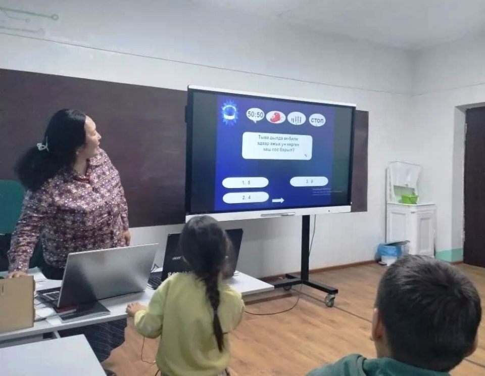 Кызыл-Арыг ортумак школазында Тыва дыл хннге уткуштур темалыг кежээлер, мрейлер эгелээнин редилге чери дынаткан