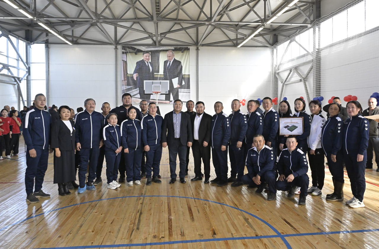 Об открытии в селе Эрзин физкультурно-спортивного зала сообщил Глава республики Владислав Ховалыг Об открытии в селе Эрзин физкультурно-спортивного зала сообщил Глава республики Владислав Ховалыг