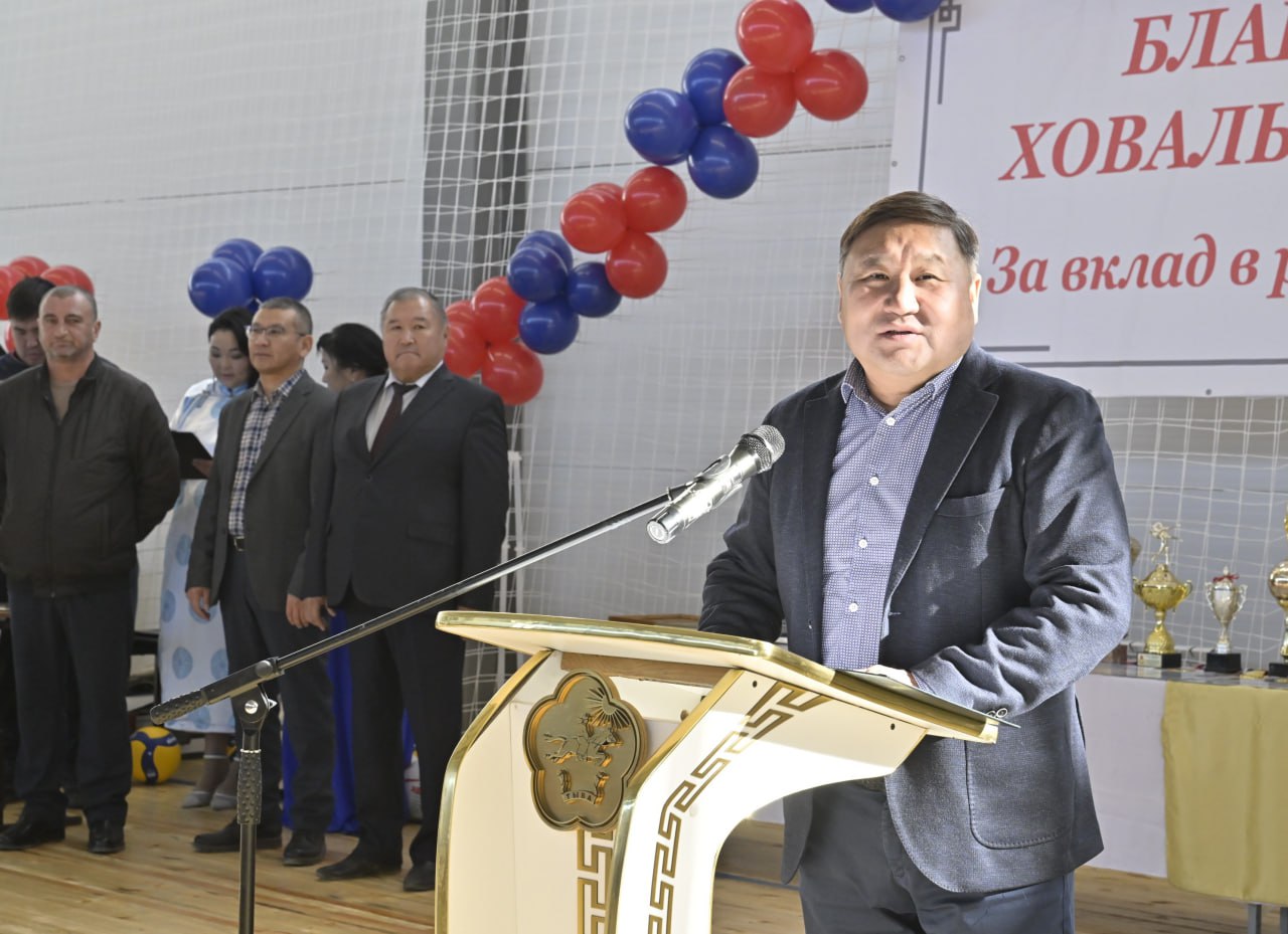 Об открытии в селе Эрзин физкультурно-спортивного зала сообщил Глава республики Владислав Ховалыг Об открытии в селе Эрзин физкультурно-спортивного зала сообщил Глава республики Владислав Ховалыг