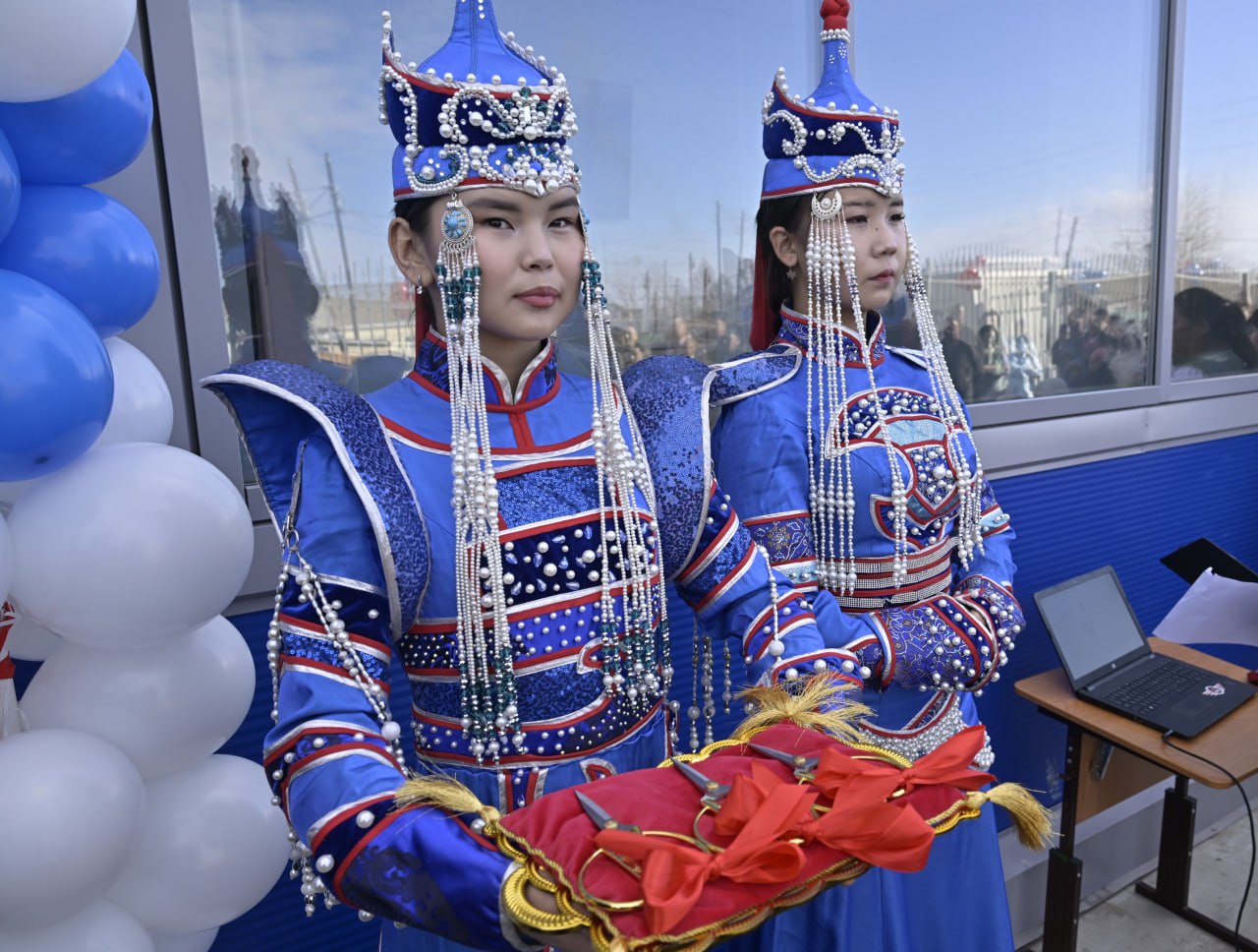 Об открытии в селе Эрзин физкультурно-спортивного зала сообщил Глава республики Владислав Ховалыг Об открытии в селе Эрзин физкультурно-спортивного зала сообщил Глава республики Владислав Ховалыг