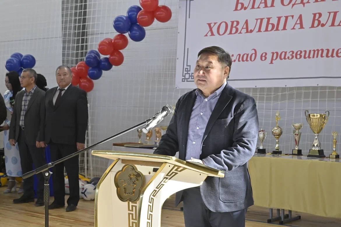 Один из крупнейших в Туве физкультурно-спортивных залов стоимостью около 90 млн рублей открылся в Эрзинском районе республики