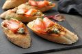 Гренки с лососем и сливочным сыром: кулинарное наслаждение