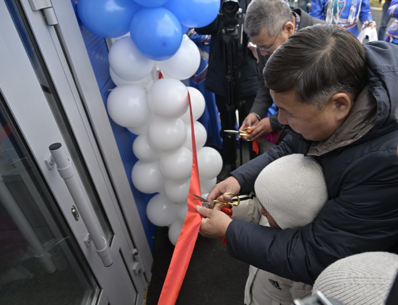 Об открытии в селе Эрзин физкультурно-спортивного зала сообщил Глава республики Владислав Ховалыг Об открытии в селе Эрзин физкультурно-спортивного зала сообщил Глава республики Владислав Ховалыг