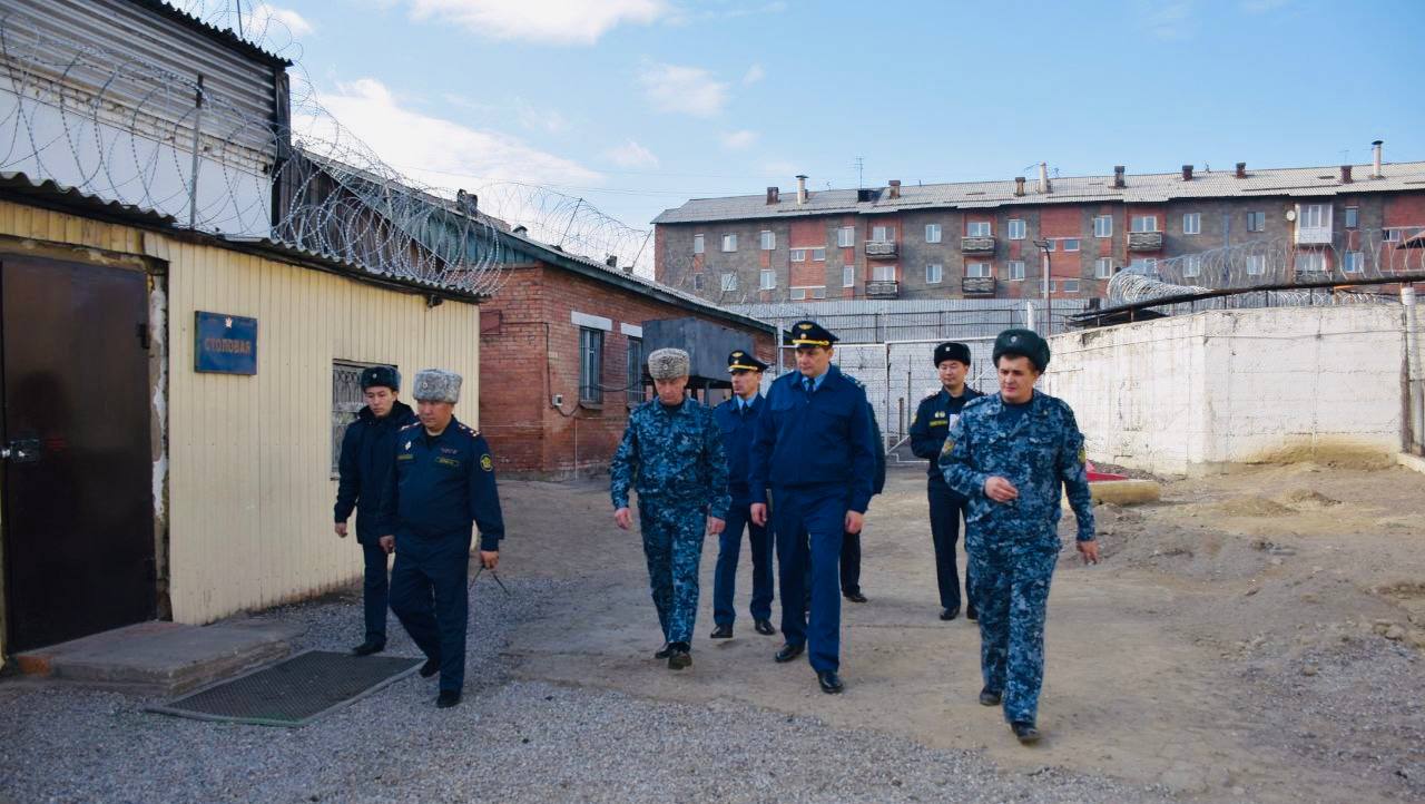 Заместитель прокурора республики Владимир Родин проверил условия содержания под стражей в Федеральном казенном учреждении Следственный изолятор № 1 УФСИН России по Республике Тыва Заместитель прокурора республики Владимир Родин проверил условия содержания под стражей в Федеральном казенном учреждении Следственный изолятор № 1 УФСИН России по Республике Тыва