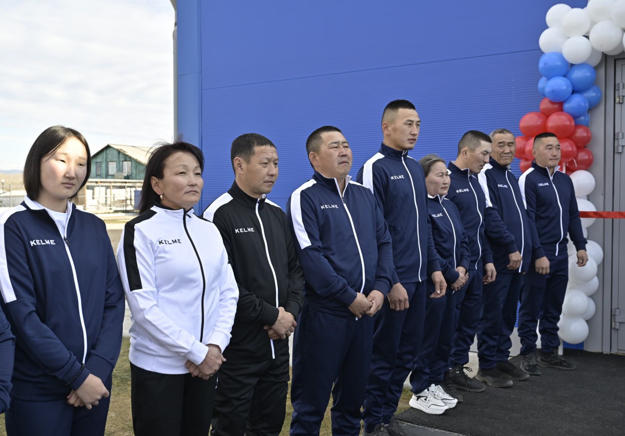 Об открытии в селе Эрзин физкультурно-спортивного зала сообщил Глава республики Владислав Ховалыг Об открытии в селе Эрзин физкультурно-спортивного зала сообщил Глава республики Владислав Ховалыг