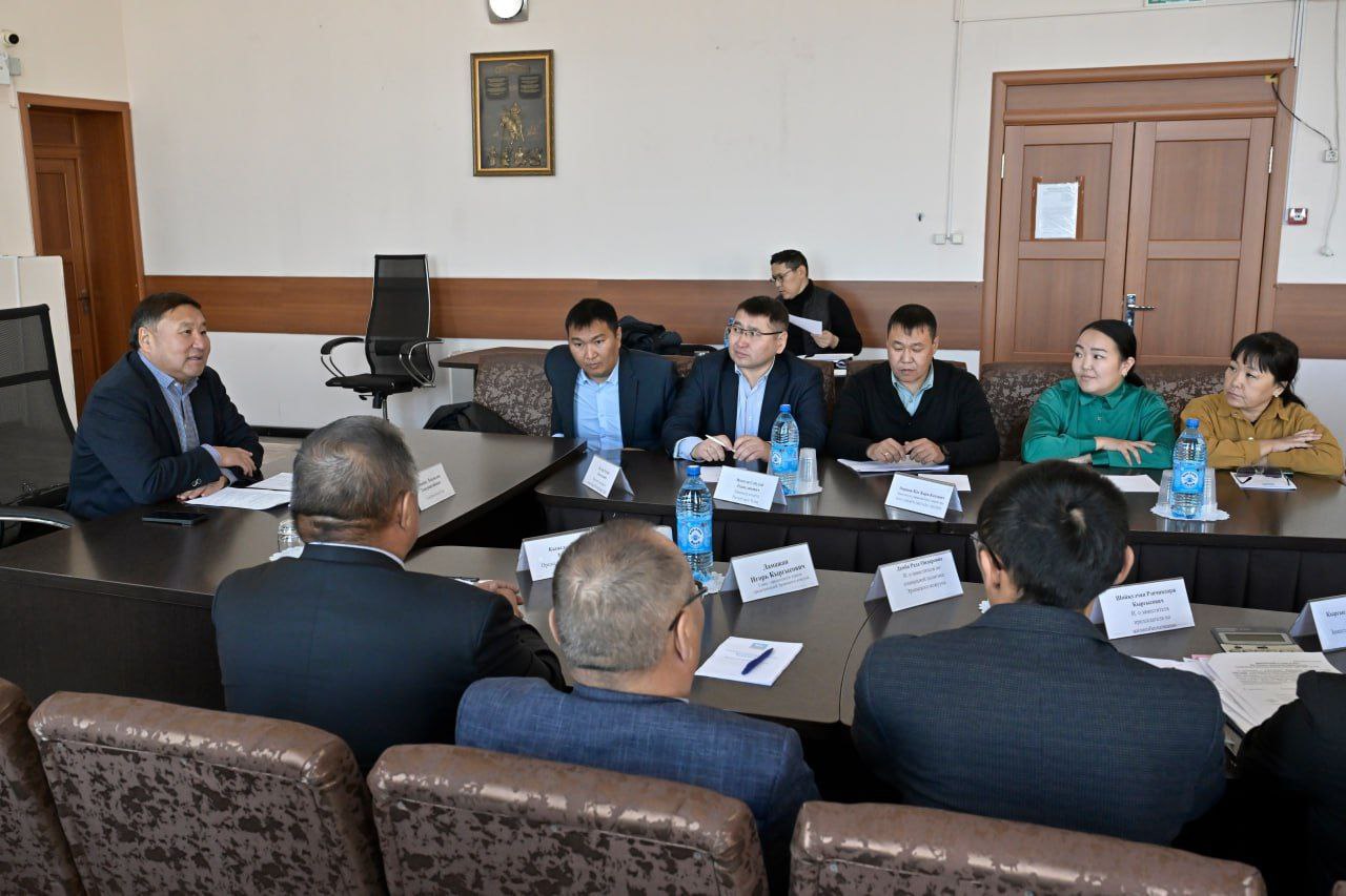 Глава Тувы встретился с активными жителями Эрзинского и Тес-Хемского районов Глава Тувы встретился с активными жителями Эрзинского и Тес-Хемского районов