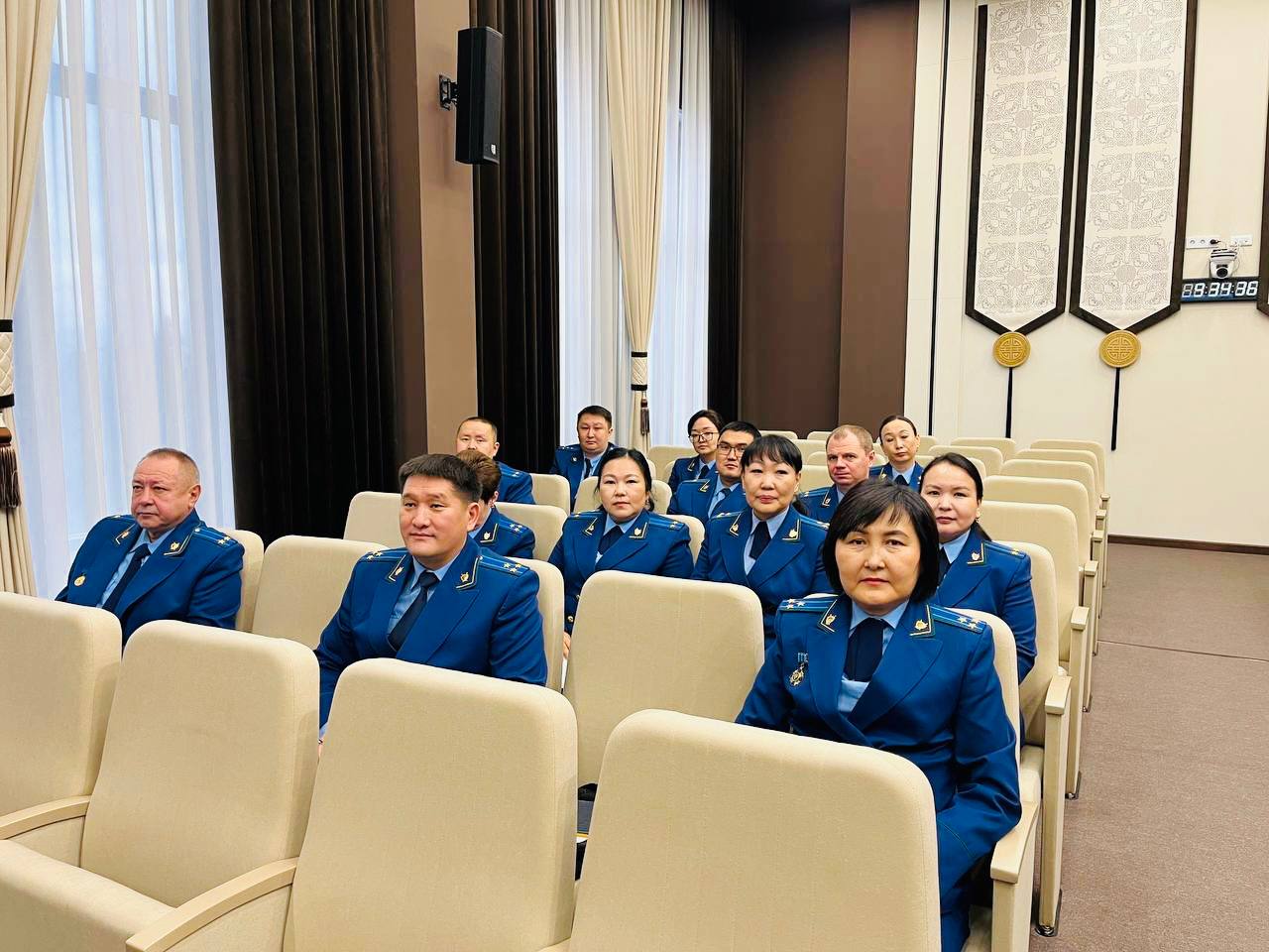 Под председательством исполняющего обязанности прокурора республики Владимира Большунова состоялось заседание коллегии по вопросам состояния законности и практике прокурорского надзора за соблюдением органами правоохраны... Под председательством исполняющего обязанности прокурора республики Владимира Большунова состоялось заседание коллегии по вопросам состояния законности и практике прокурорского надзора за соблюдением органами правоохраны...