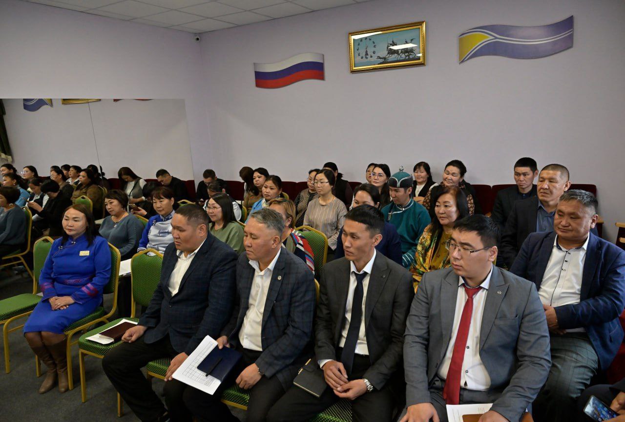Глава Тувы встретился с активными жителями Эрзинского и Тес-Хемского районов Глава Тувы встретился с активными жителями Эрзинского и Тес-Хемского районов