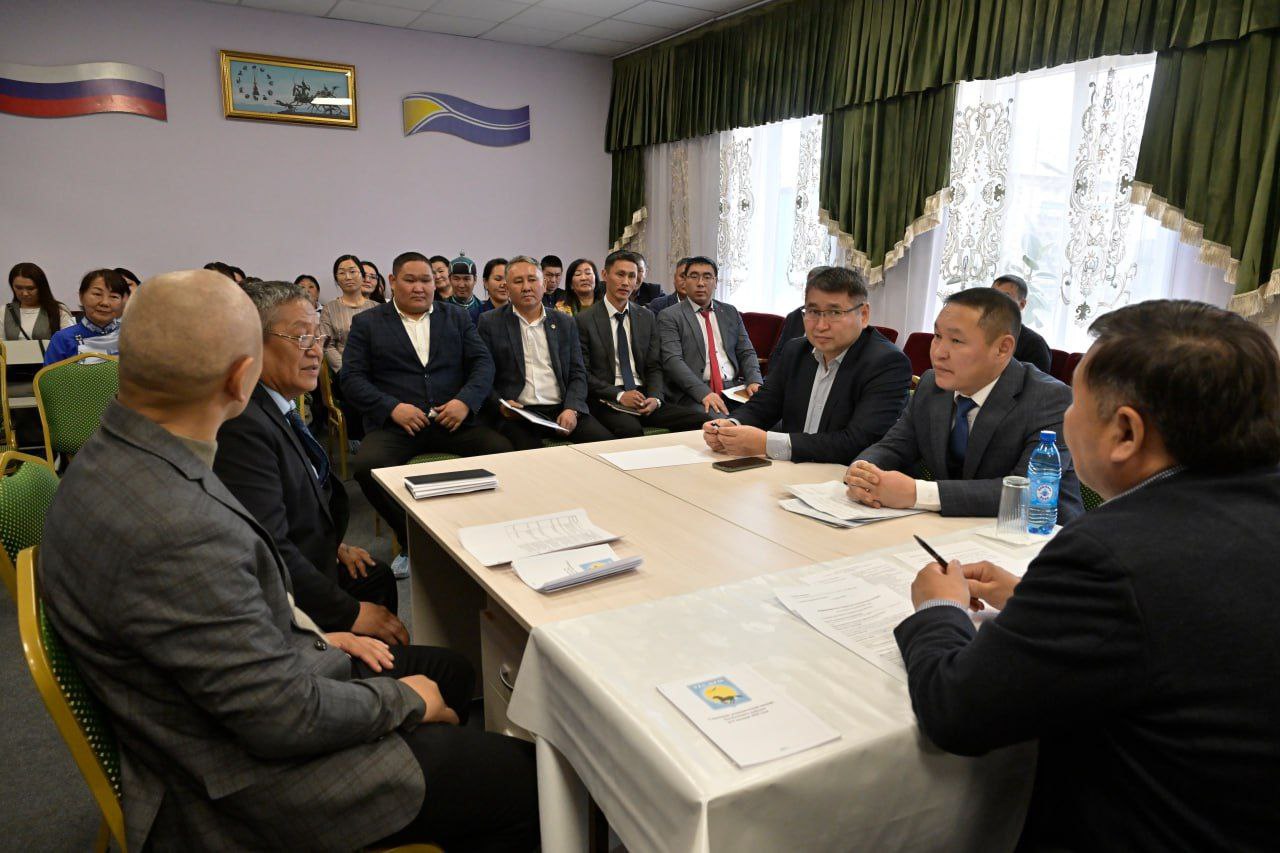 Глава Тувы встретился с активными жителями Эрзинского и Тес-Хемского районов Глава Тувы встретился с активными жителями Эрзинского и Тес-Хемского районов