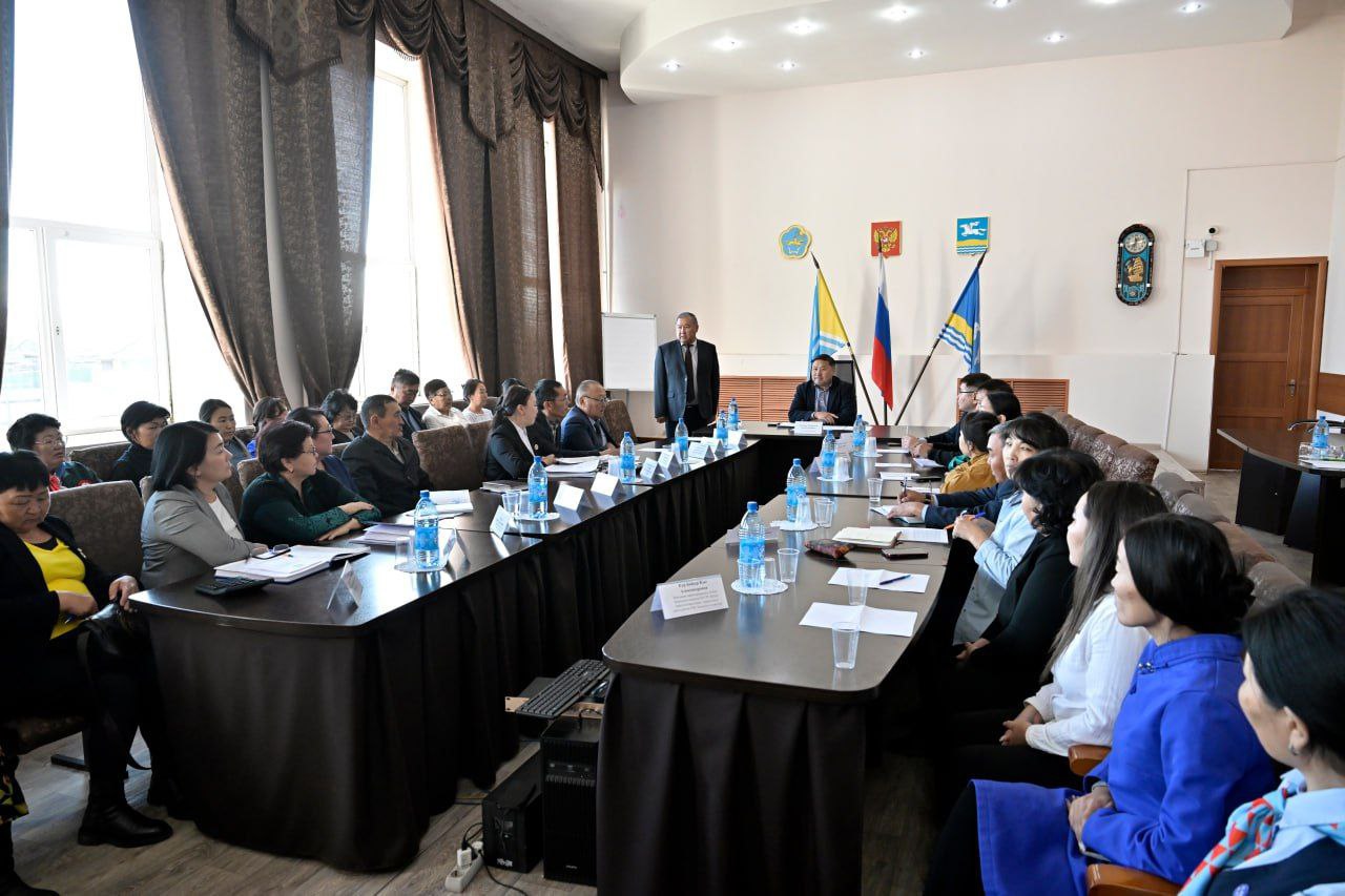 Глава Тувы встретился с активными жителями Эрзинского и Тес-Хемского районов Глава Тувы встретился с активными жителями Эрзинского и Тес-Хемского районов