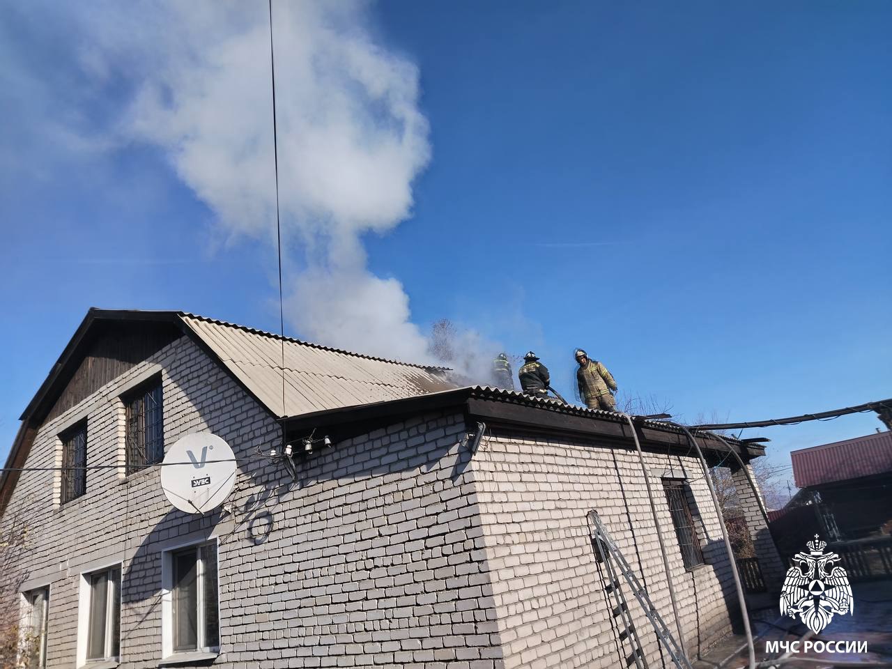 Огнеборцы не допустили распространения огня Огнеборцы не допустили распространения огня