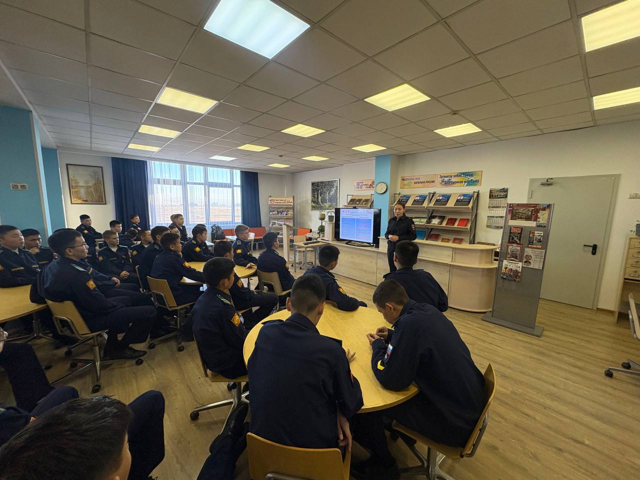 Наркополицейские провели встречу с кадетами Кызылского Президентского кадетского училища Министерства обороны Российской Федерации Наркополицейские провели встречу с кадетами Кызылского Президентского кадетского училища Министерства обороны Российской Федерации