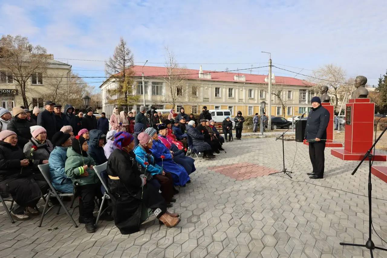 В Кызыле почтили память жертв политических репрессий В Кызыле почтили память жертв политических репрессий