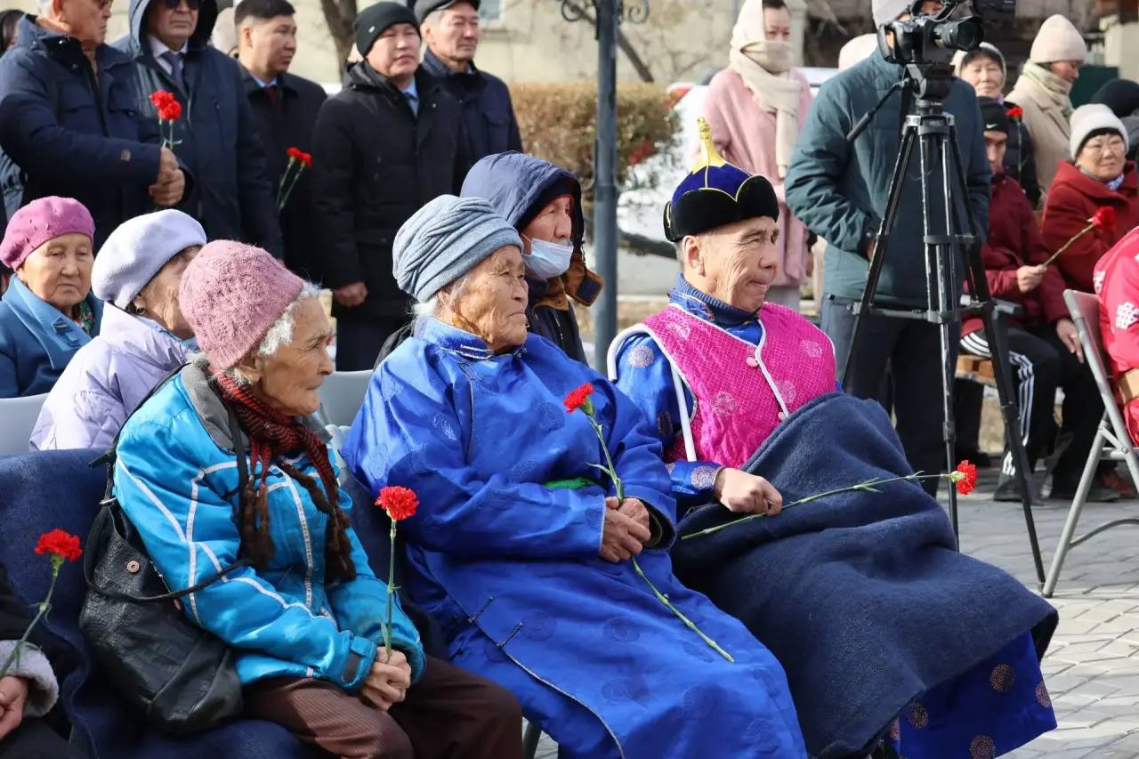 В Кызыле почтили память жертв политических репрессий В Кызыле почтили память жертв политических репрессий