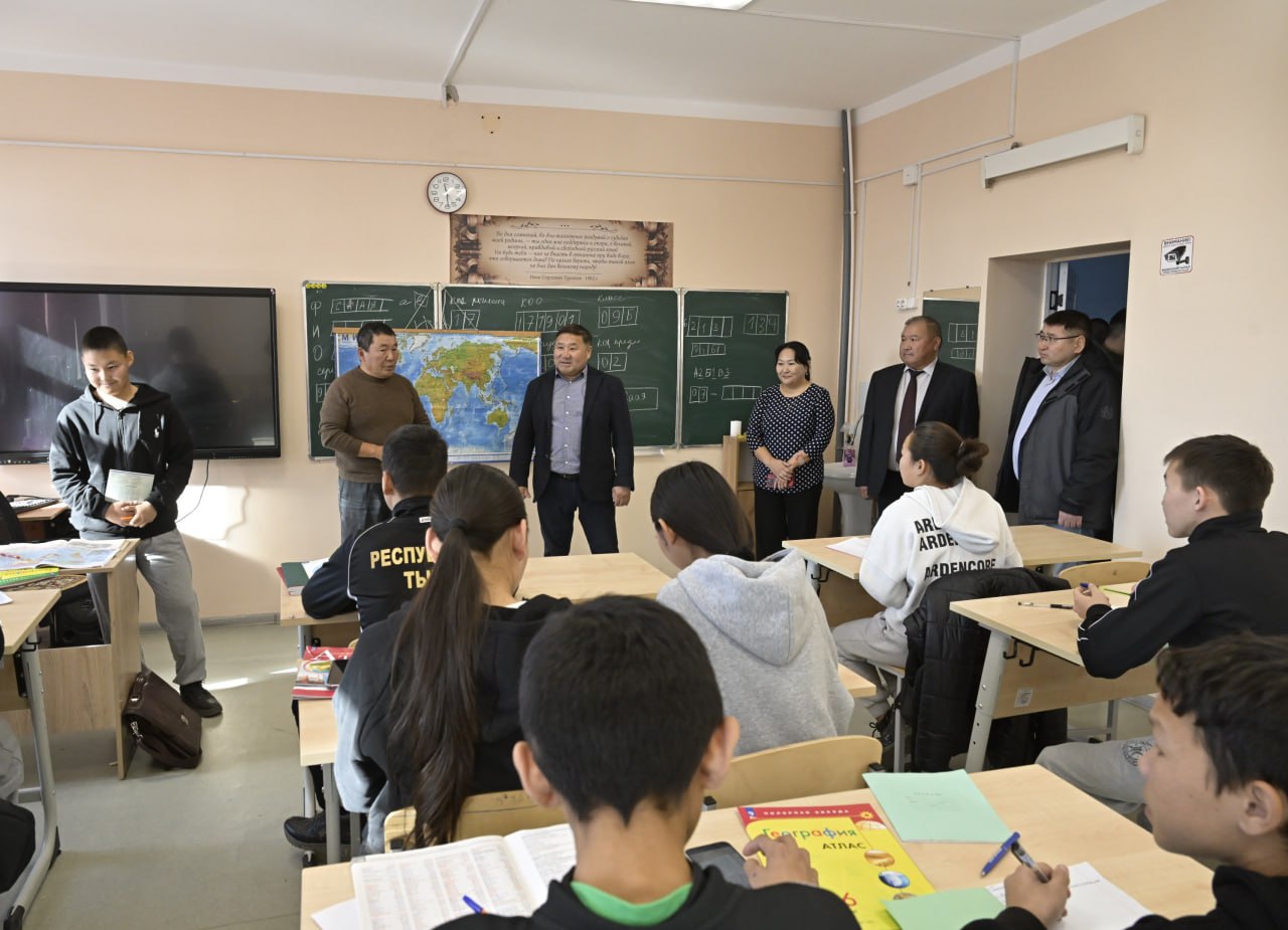 Владислав Ховалыг посетил социальные объекты Эрзинского и Тес-Хемского районов, обновленные по линии национальных проектов Владислав Ховалыг посетил социальные объекты Эрзинского и Тес-Хемского районов, обновленные по линии национальных проектов