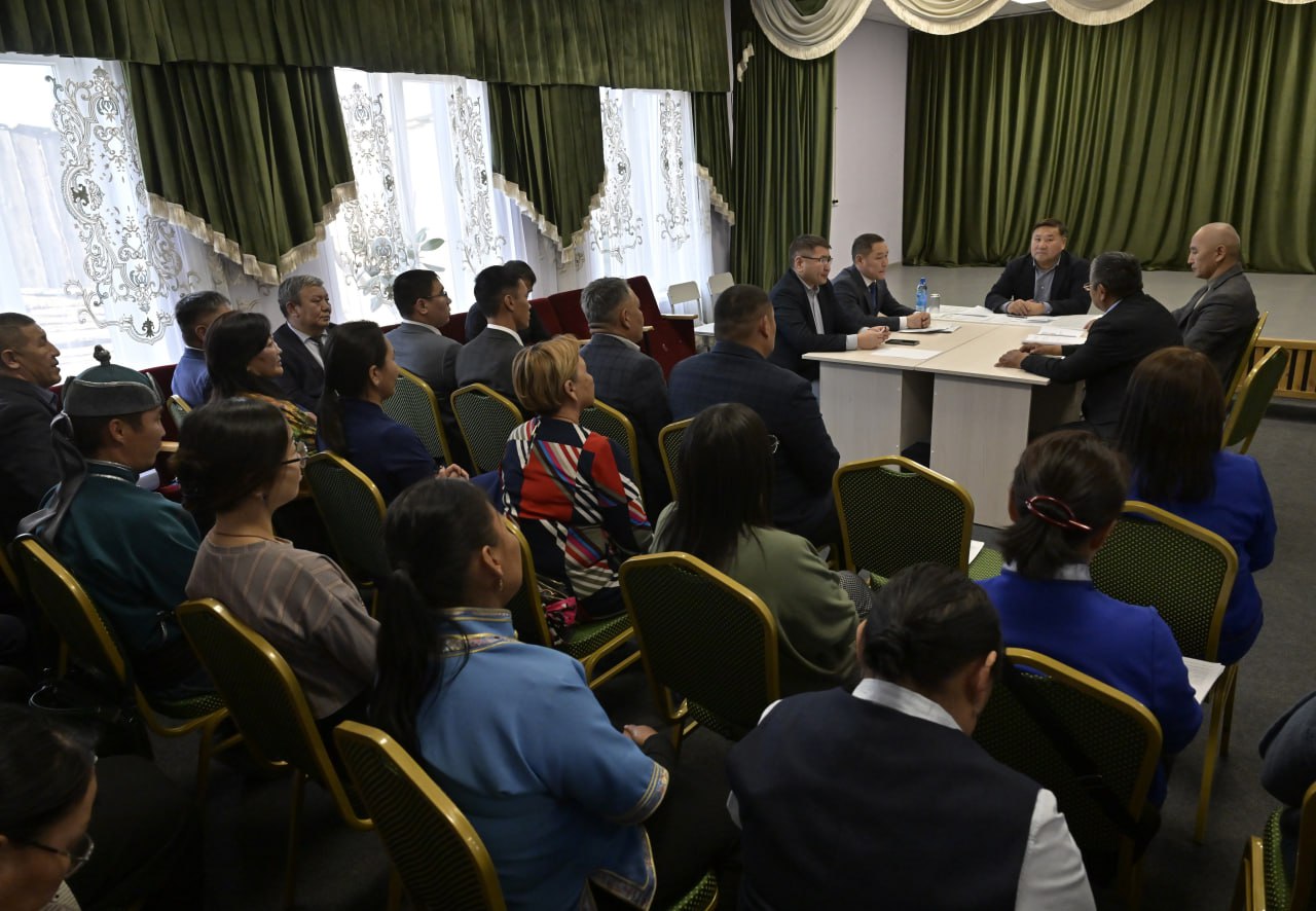 Владислав Ховалыг посетил социальные объекты Эрзинского и Тес-Хемского районов, обновленные по линии национальных проектов Владислав Ховалыг посетил социальные объекты Эрзинского и Тес-Хемского районов, обновленные по линии национальных проектов