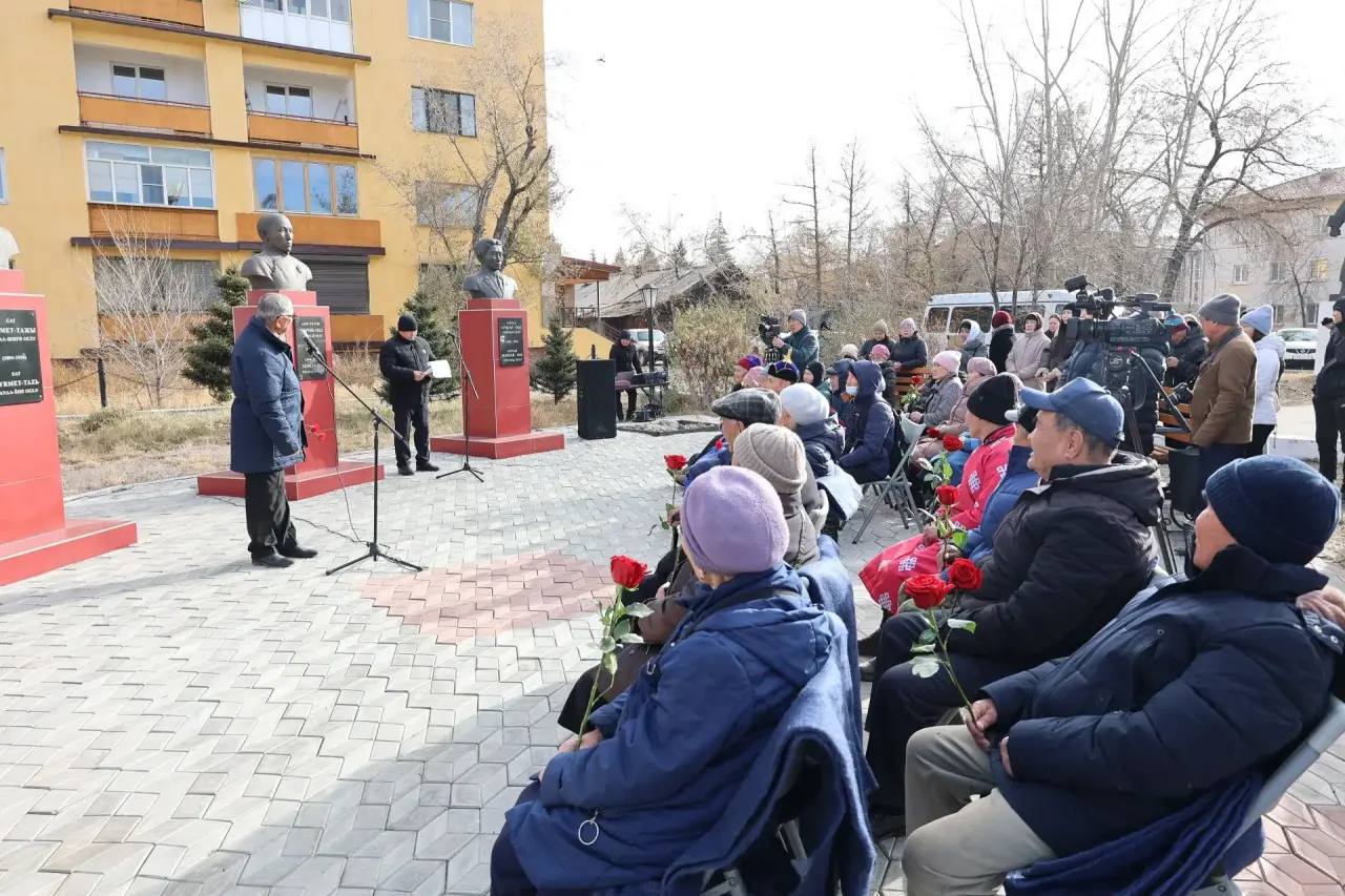 В Кызыле почтили память жертв политических репрессий В Кызыле почтили память жертв политических репрессий