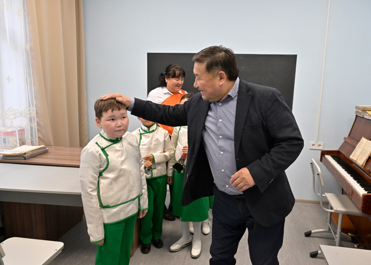 Владислав Ховалыг посетил социальные объекты Эрзинского и Тес-Хемского районов, обновленные по линии национальных проектов Владислав Ховалыг посетил социальные объекты Эрзинского и Тес-Хемского районов, обновленные по линии национальных проектов