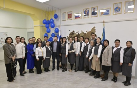 Владислав Ховалыг посетил социальные объекты Эрзинского и Тес-Хемского районов, обновленные по линии национальных проектов