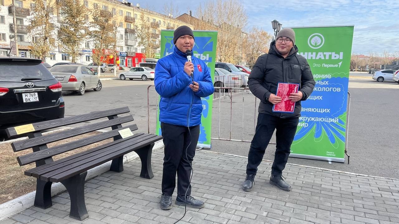 Малый вклад, большой эффект: крышечки превратились в прочные скамейки в Молодёжном сквере и у Дворца молодёжи Малый вклад, большой эффект: крышечки превратились в прочные скамейки в Молодёжном сквере и у Дворца молодёжи