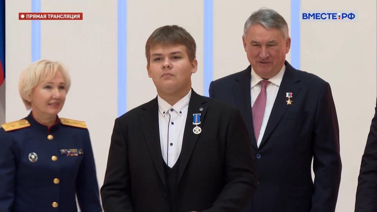 15-летний Тимофей Титов из Тувы награжден за героический поступок 15-летний Тимофей Титов из Тувы награжден за героический поступок