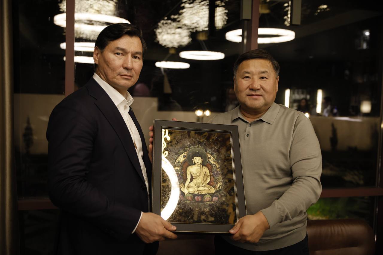 Глава Тувы прибыл в Республику Калмыкия Глава Тувы прибыл в Республику Калмыкия