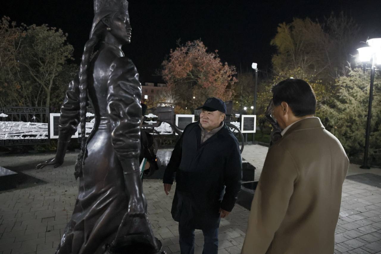 Глава Тувы Владислав Ховалыг сегодня посетил Республику Калмыкия Глава Тувы Владислав Ховалыг сегодня посетил Республику Калмыкия