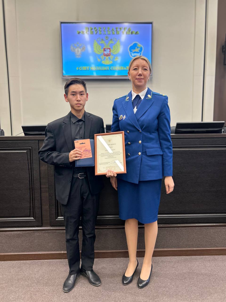 В прокуратуре республики подведены итоги творческого конкурса «Моя Родина - Россия! Моя Родина - Тыва!» В прокуратуре республики подведены итоги творческого конкурса «Моя Родина - Россия! Моя Родина - Тыва!»