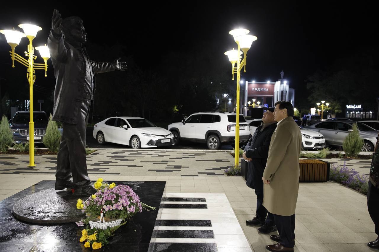 Глава Тувы Владислав Ховалыг сегодня посетил Республику Калмыкия Глава Тувы Владислав Ховалыг сегодня посетил Республику Калмыкия