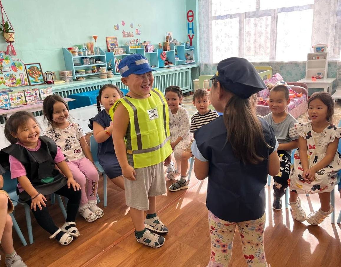 Госавтоинспекторы Кызыла устроили интерактивный урок дорожной грамотности Госавтоинспекторы Кызыла устроили интерактивный урок дорожной грамотности