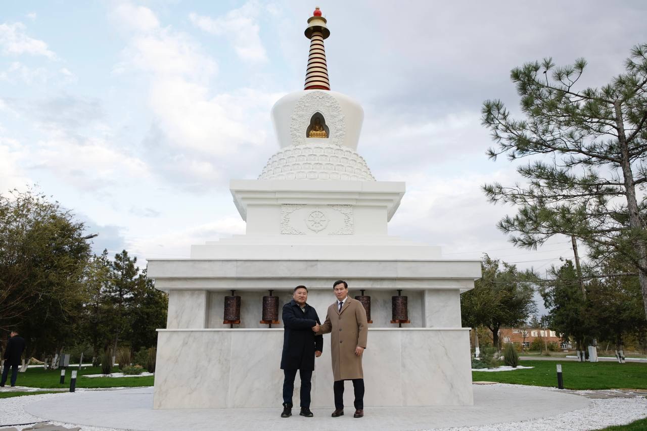 Глава Тувы Владислав Ховалыг сегодня посетил Республику Калмыкия Глава Тувы Владислав Ховалыг сегодня посетил Республику Калмыкия