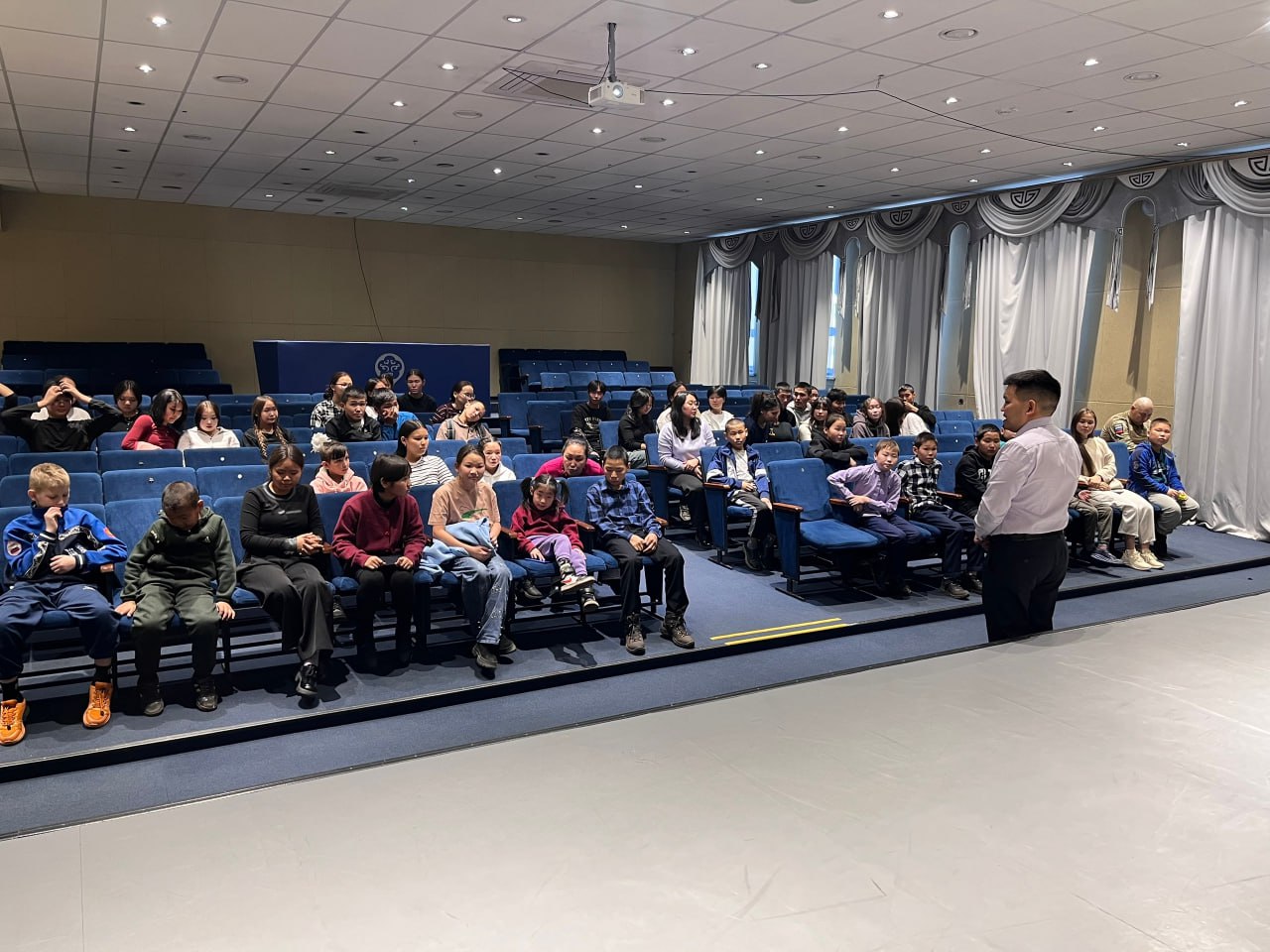 Во Дворце молодежи организованы кинопоказы для школьников во время каникул Во Дворце молодежи организованы кинопоказы для школьников во время каникул