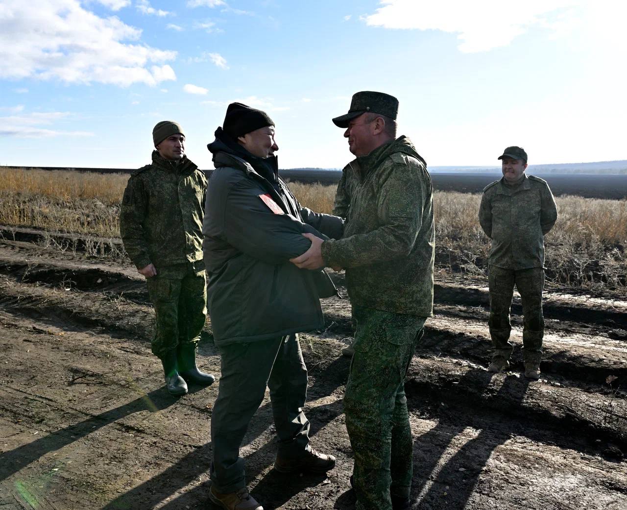 Глава Тувы поздравил с 10-летием 55-ю гвардейскую мотострелковую горную бригаду Глава Тувы поздравил с 10-летием 55-ю гвардейскую мотострелковую горную бригаду